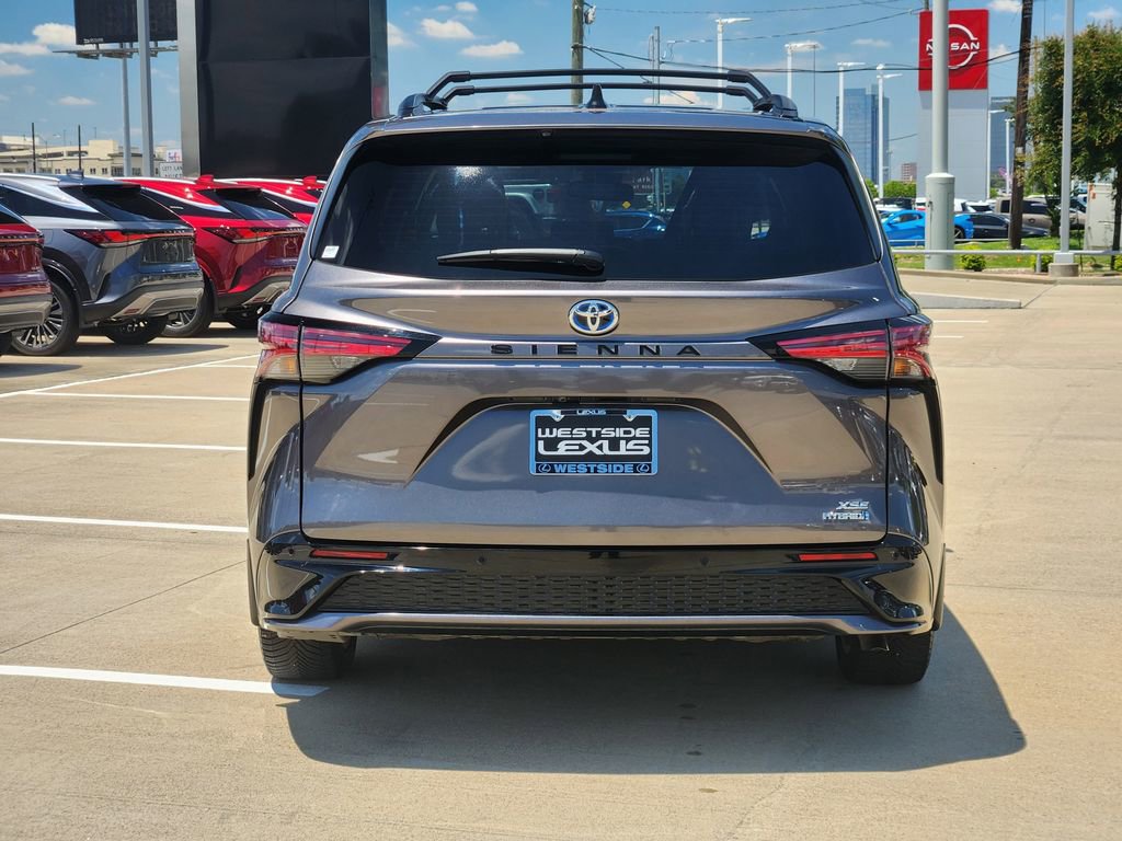 Used 2022 Toyota Sienna XSE w/ XSE Plus Package FWD image 6