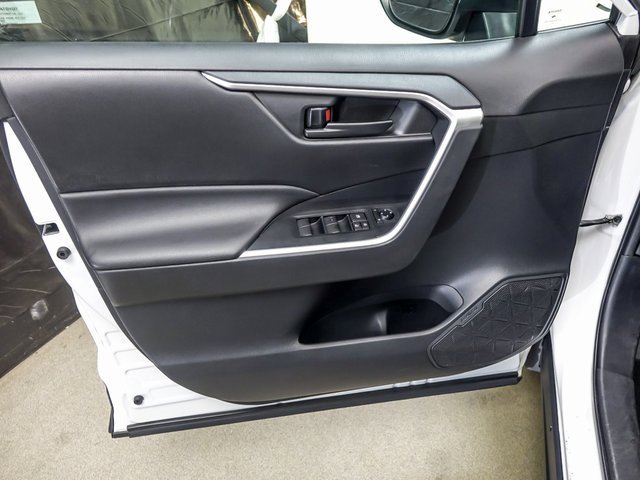 Certified 2022 Toyota RAV4 LE w/ Carpet Mat Package (TMS) image 22