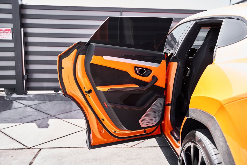 Used 2022 Lamborghini Urus AWD/4WD image 28