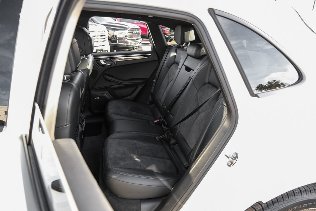 Used 2020 Porsche Macan AWD/4WD image 43