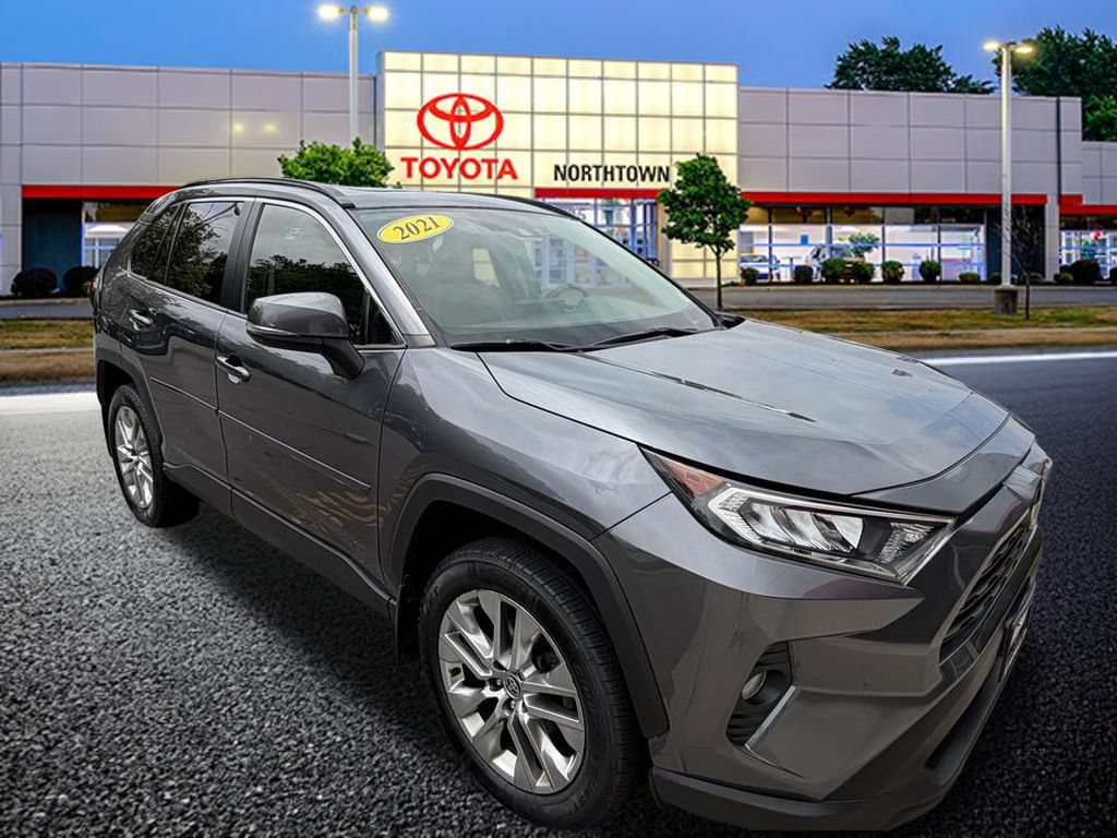 Used 2021 Toyota RAV4 XLE Premium AWD/4WD image 23