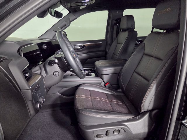 Used 2025 Chevrolet Tahoe High Country RWD image 10