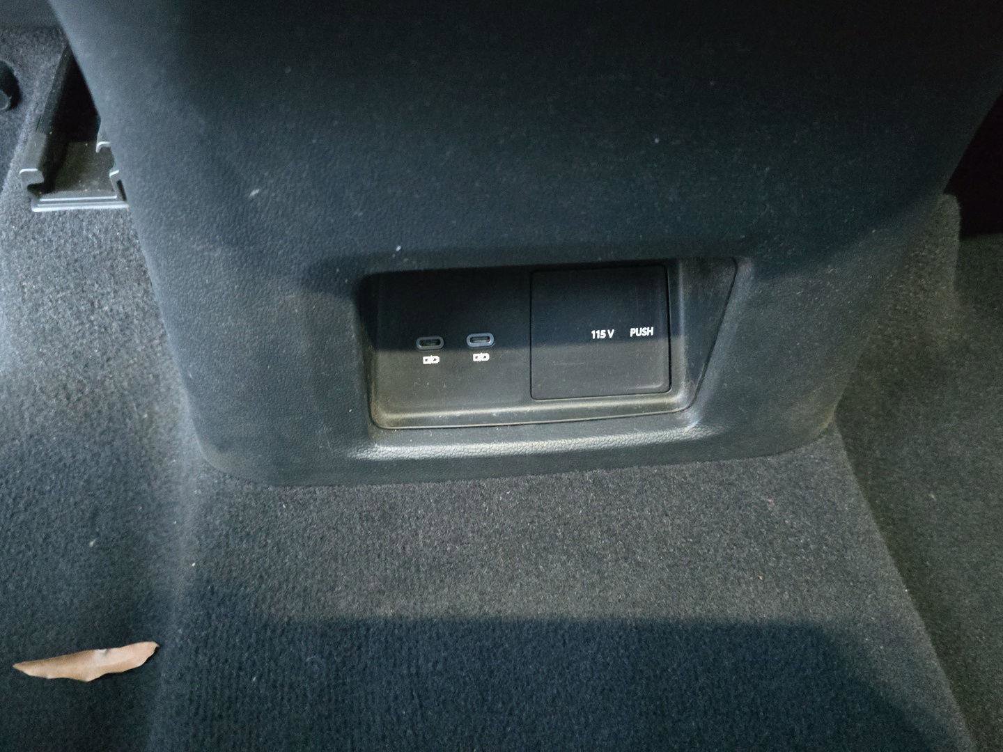 Used 2024 Volkswagen Atlas Cross Sport SE image 12