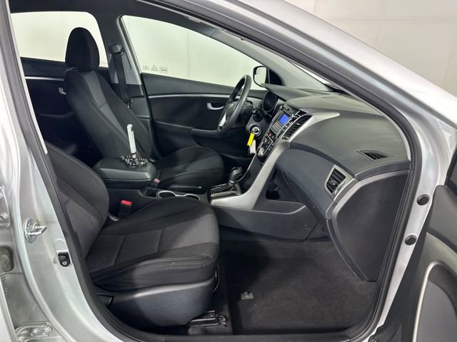 Used 2017 Hyundai Elantra GT image 27