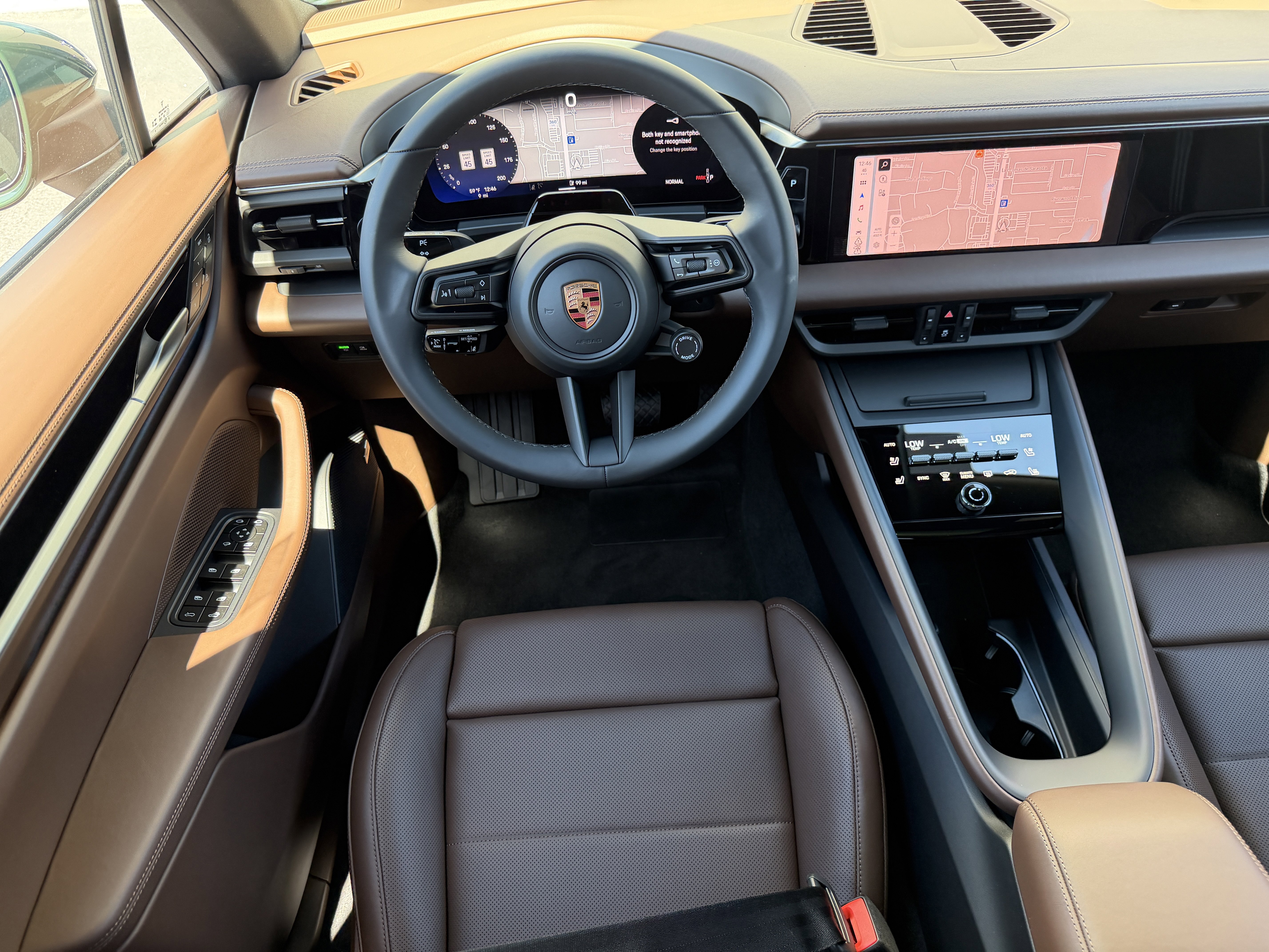 New 2026 Porsche Macan 4 Electric image 16