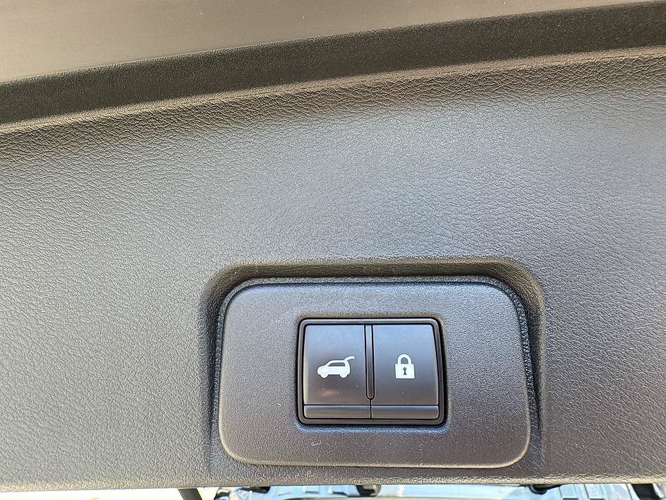 Certified 2025 Nissan Rogue SV AWD/4WD image 39