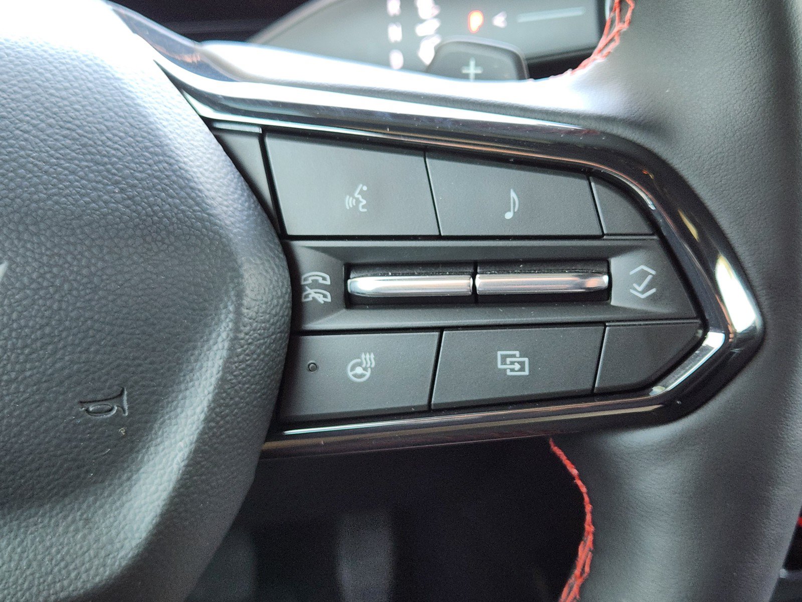 Used 2024 Chevrolet Traverse RS FWD image 25