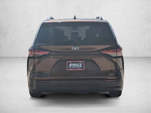 Used 2021 Toyota Sienna XLE image 6