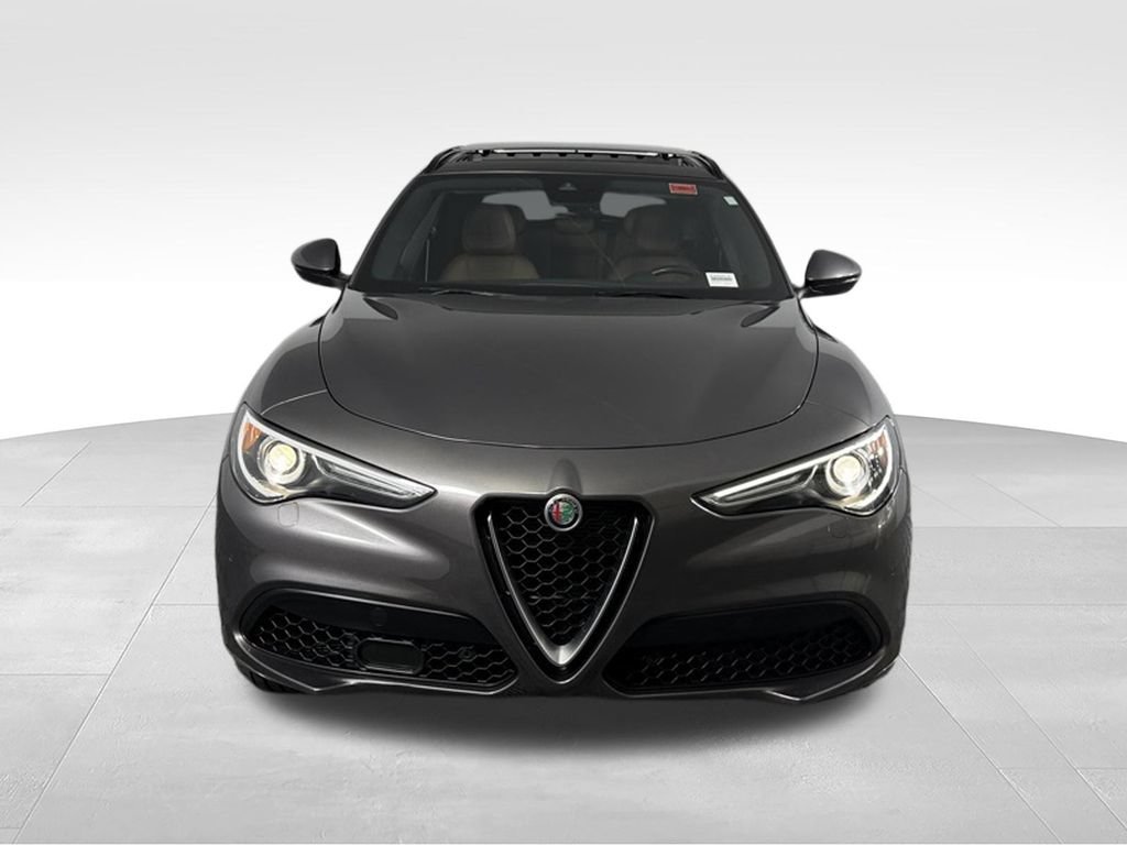 Used 2023 Alfa Romeo Stelvio Ti AWD/4WD image 9