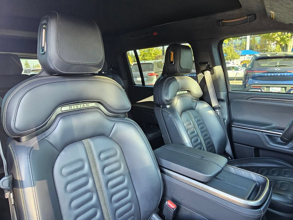 Used 2025 Rivian R1S Adventure Dual AWD/4WD image 28