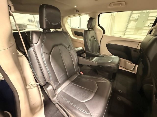 Used 2021 Chrysler Pacifica Touring-L FWD image 26