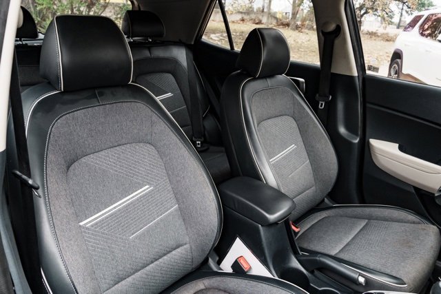 Certified 2020 Hyundai Venue image 27