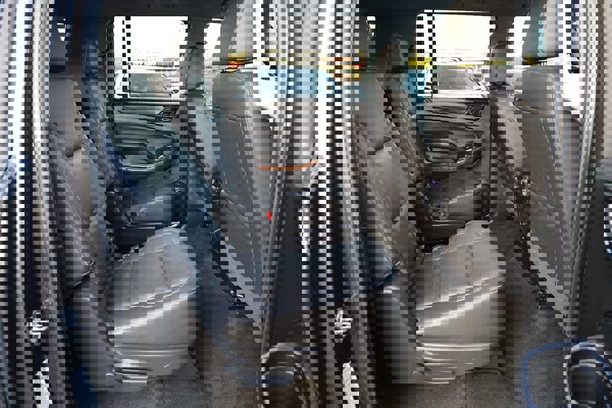 Used 2018 Chevrolet Suburban Premier image 19