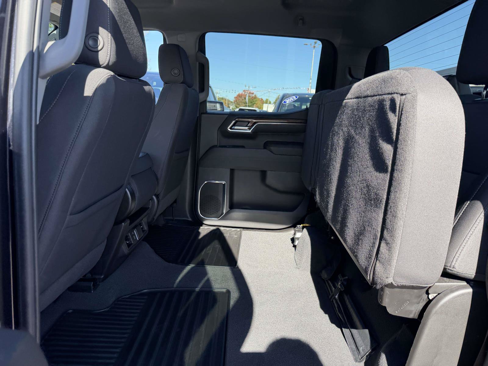 Used 2024 Chevrolet Silverado 1500 LT AWD/4WD image 14