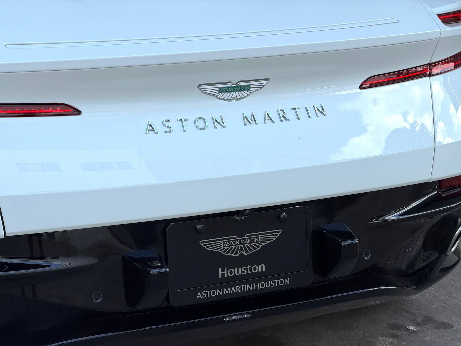 Used 2025 Aston Martin DB12 Convertible RWD image 12