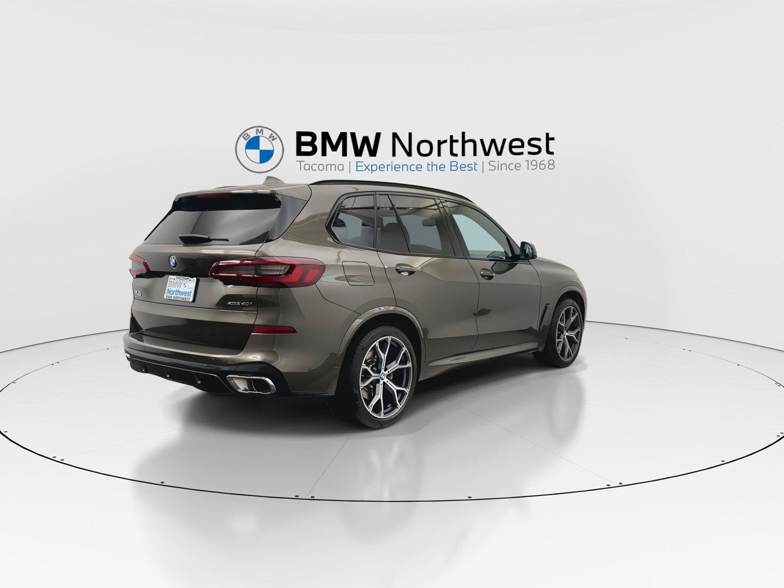 Used 2023 BMW X5 xDrive40i w/ M Sport Package AWD/4WD image 3