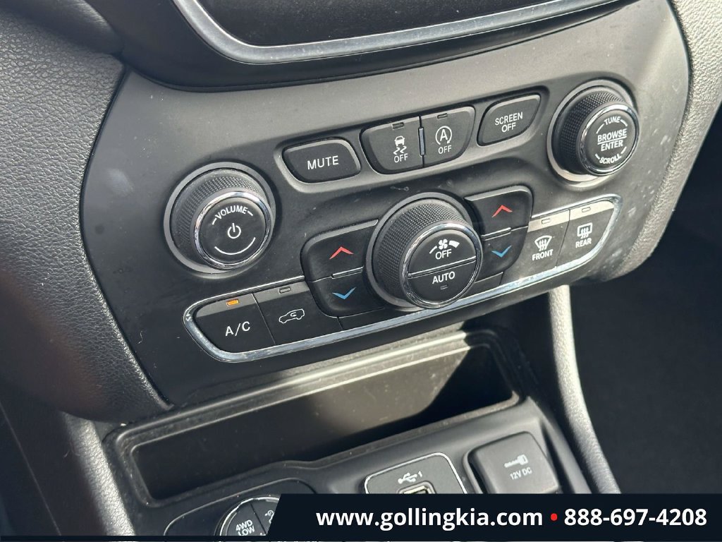 Used 2019 Jeep Cherokee Trailhawk w/ Comfort/Convenience Group AWD/4WD image 27