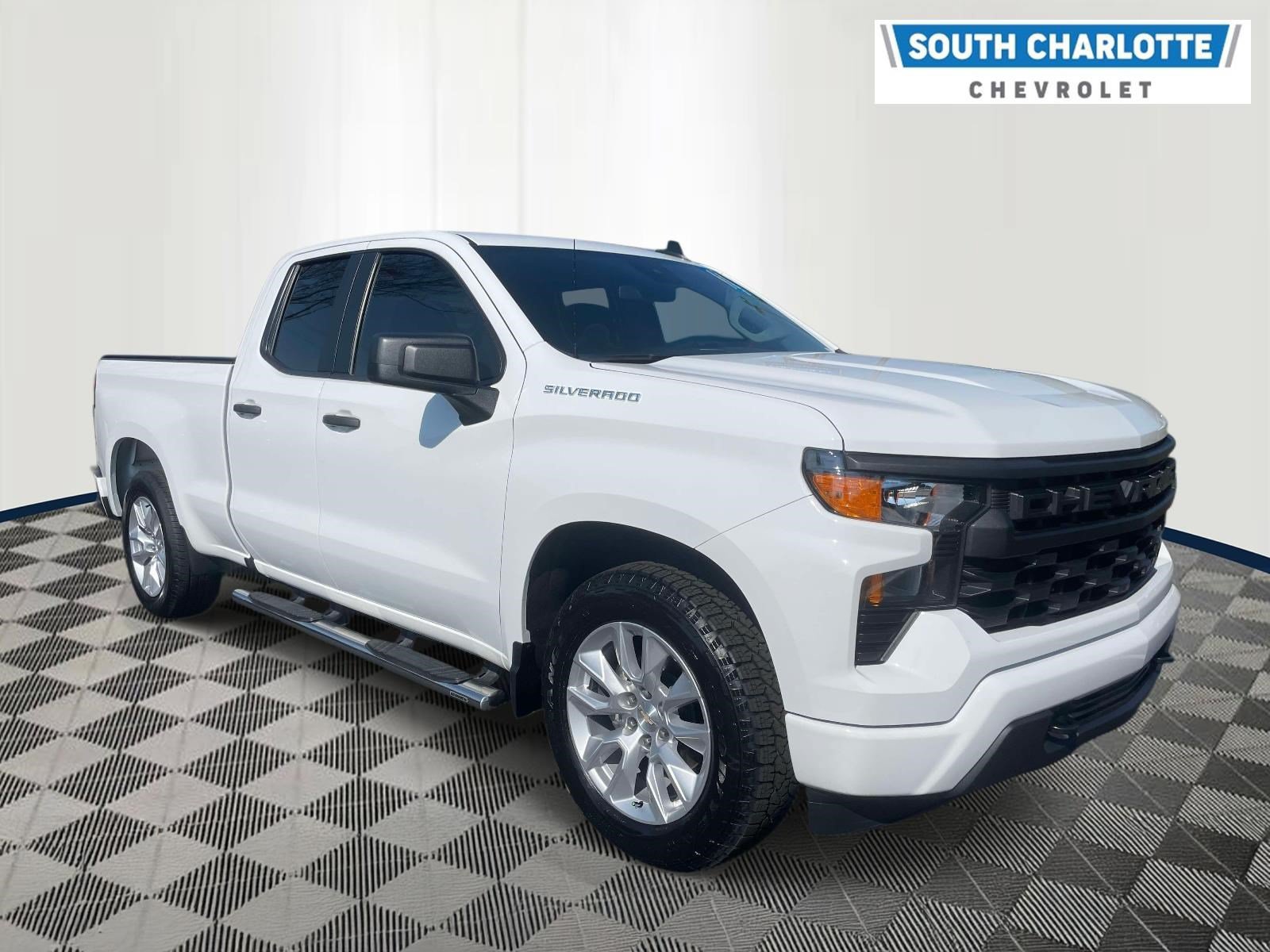 Used 2024 Chevrolet Silverado 1500 Custom RWD image 3