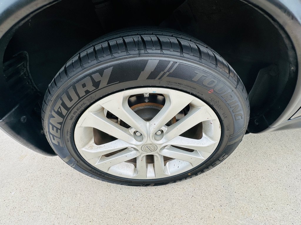 Used 2013 Nissan Juke SV FWD image 27