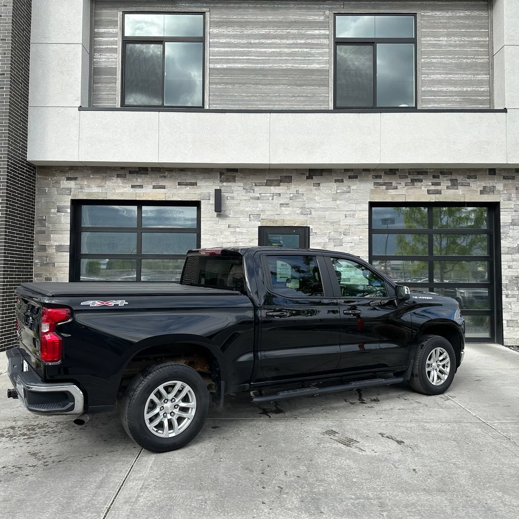 Used 2022 Chevrolet Silverado 1500 LT AWD/4WD image 3