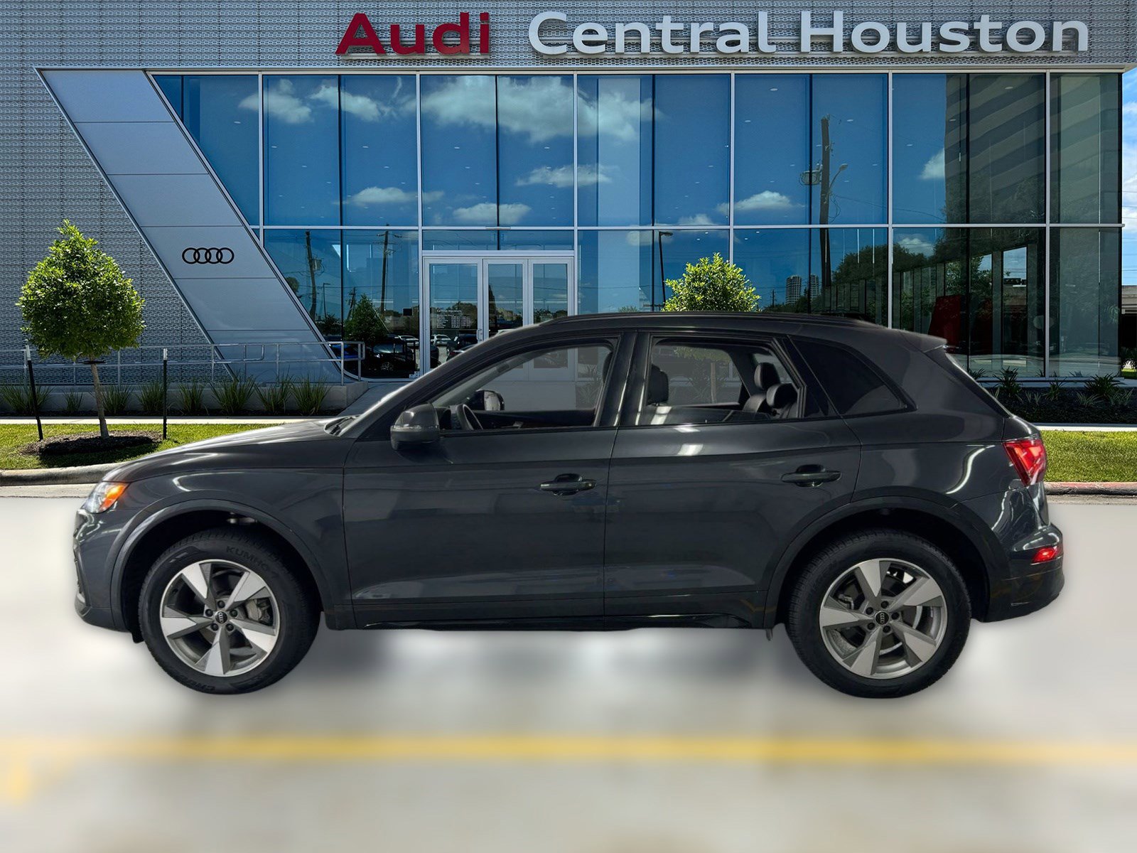 Certified 2024 Audi Q5 2.0T Premium Plus image 2