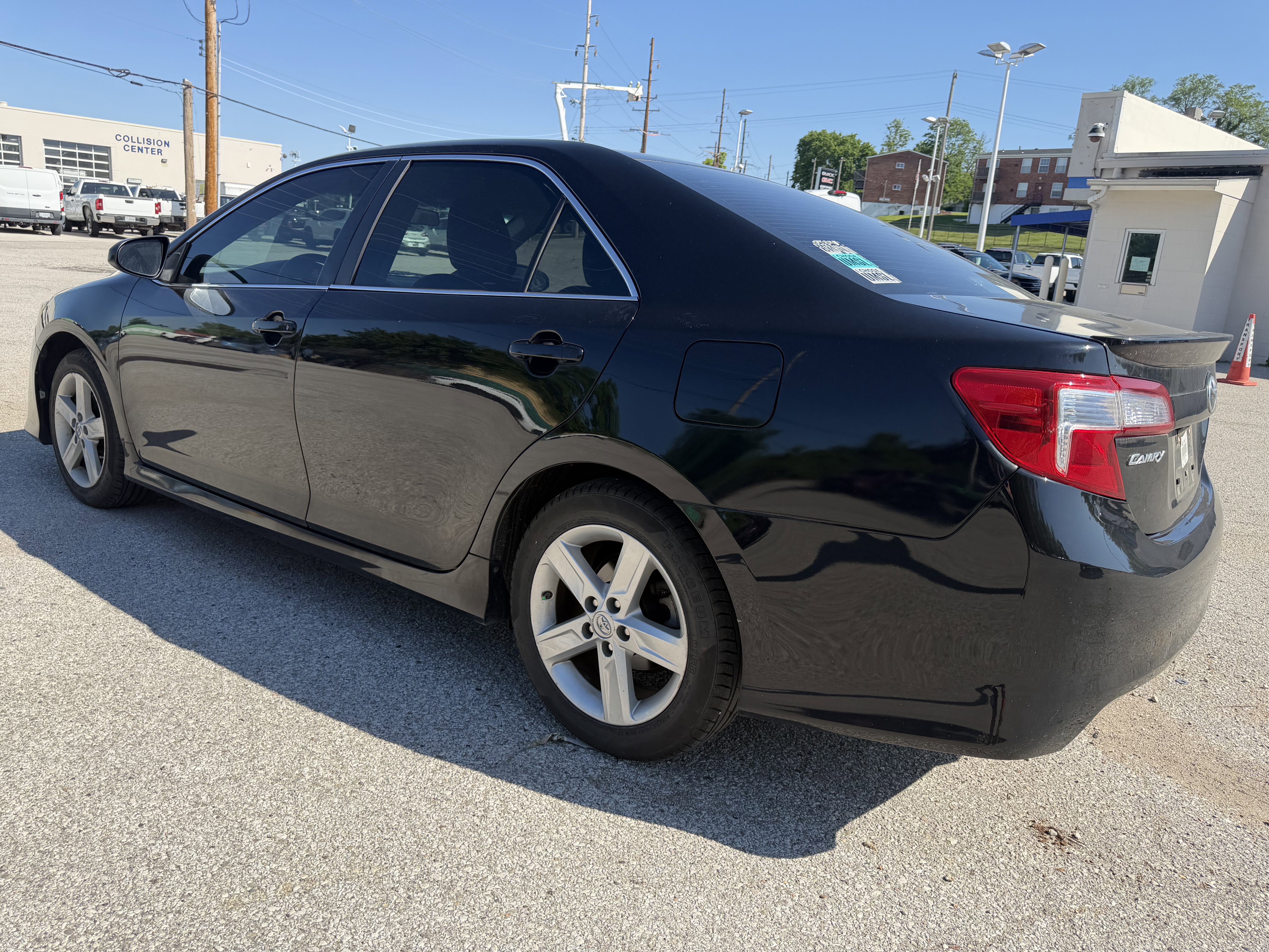 Used 2014 Toyota Camry SE FWD image 5