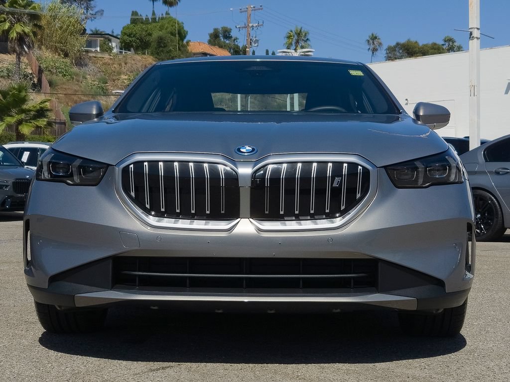 Used 2026 BMW i5 eDrive40 w/ Premium Package RWD image 2
