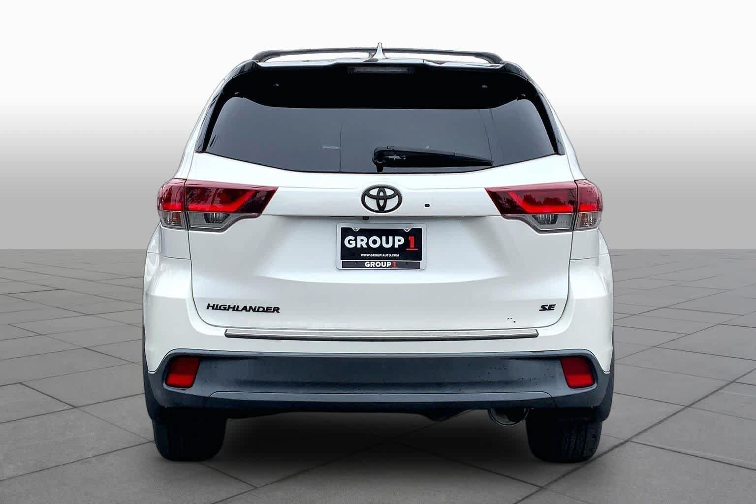 Used 2019 Toyota Highlander SE FWD image 4