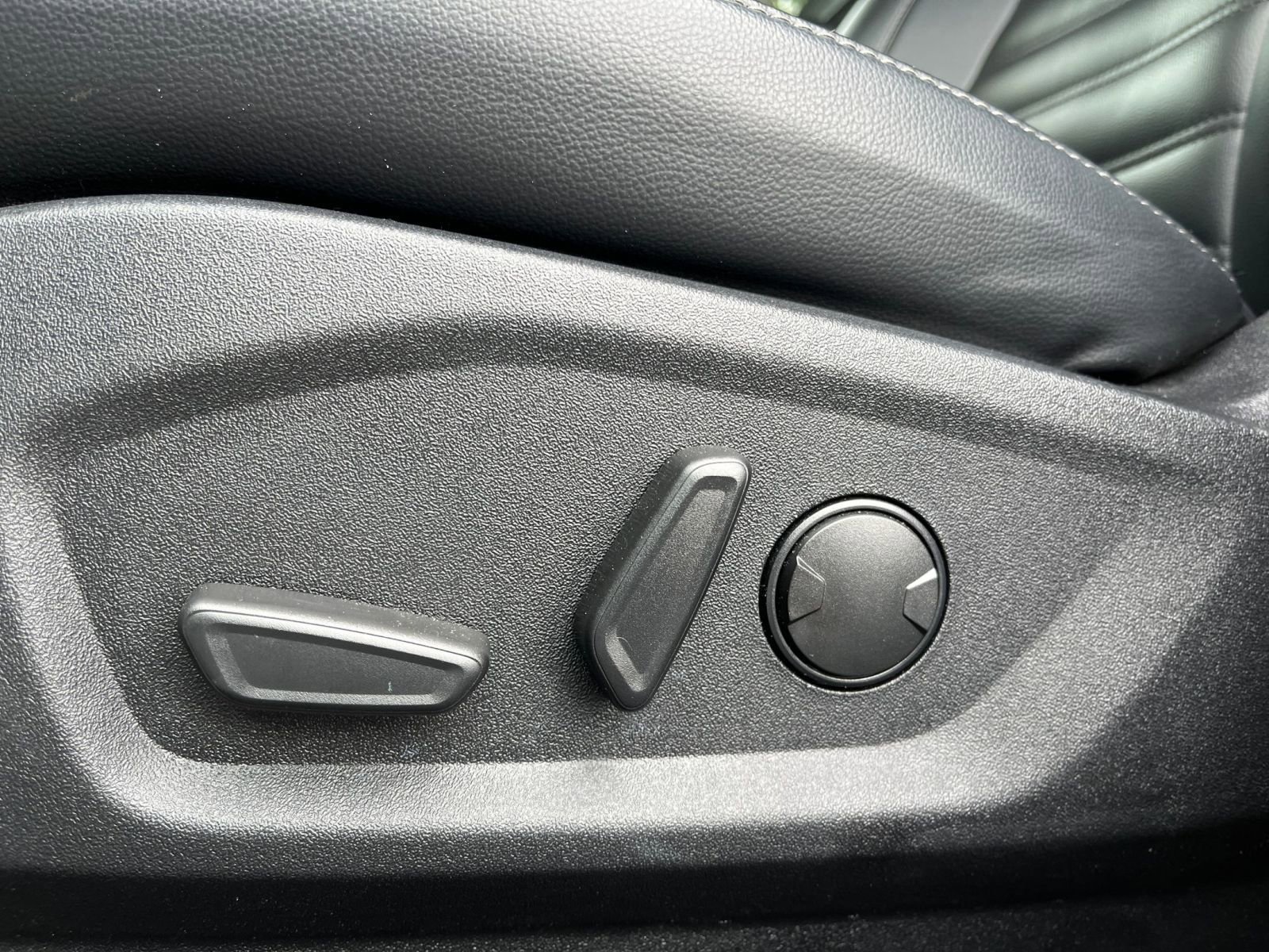 Used 2024 Ford Edge SEL image 25