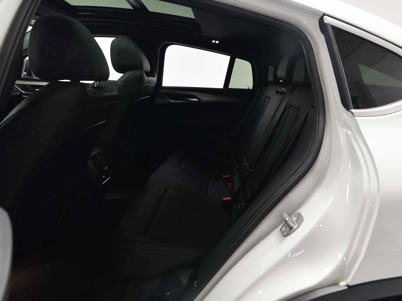 Certified 2023 BMW X4 xDrive30i w/ Premium Package image 11