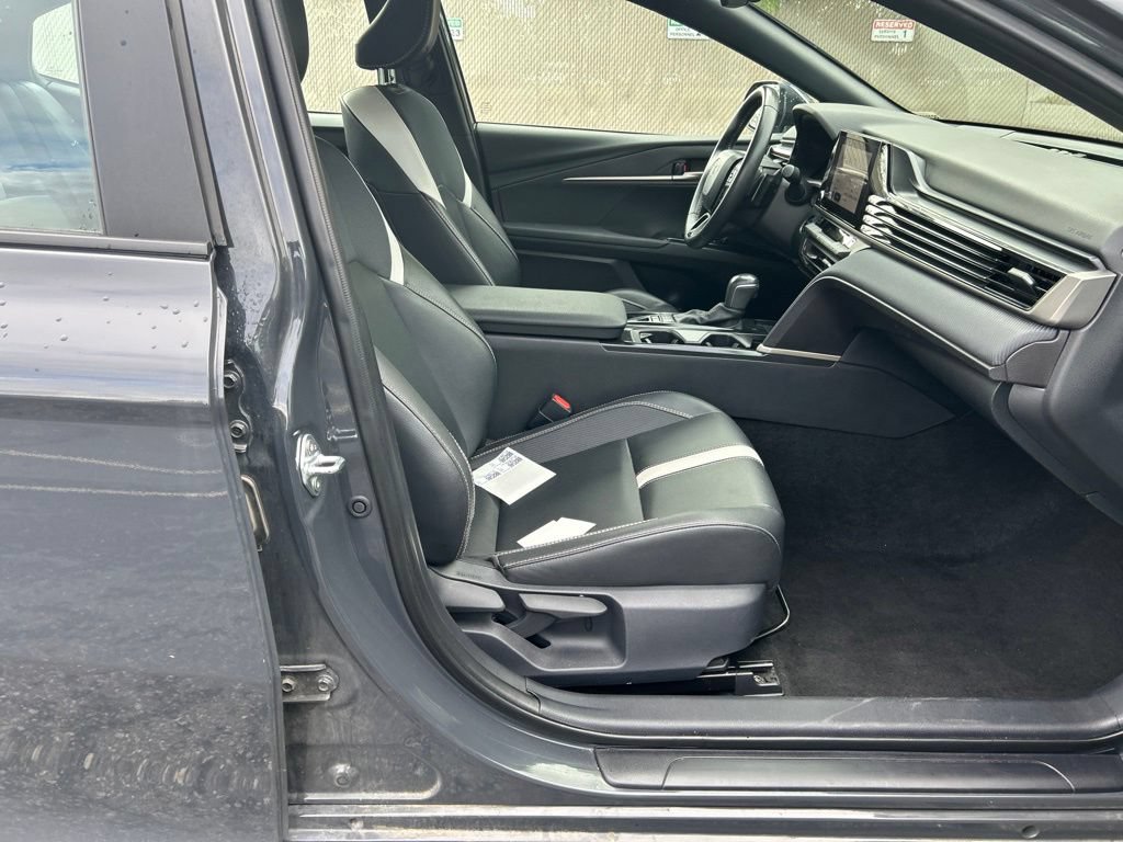 Used 2025 Toyota Camry SE FWD image 14