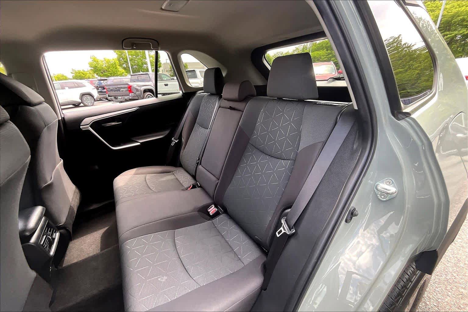 Used 2023 Toyota RAV4 XLE AWD/4WD image 19