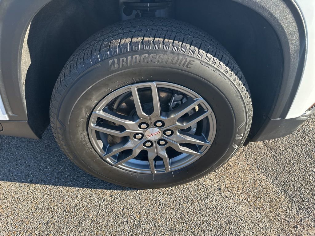 Used 2025 GMC Acadia Elevation image 12