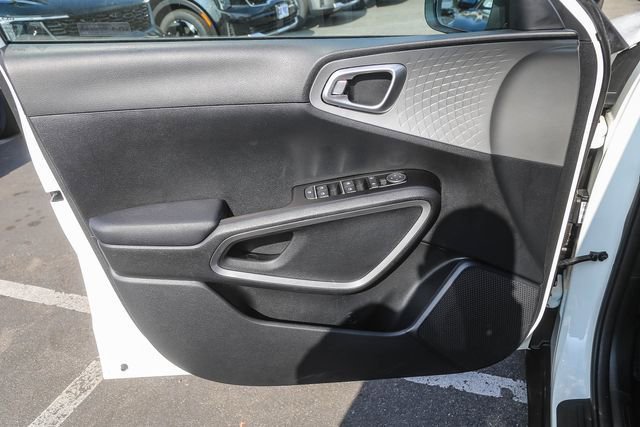 Used 2023 Kia Soul LX w/ LX Technology Package image 23
