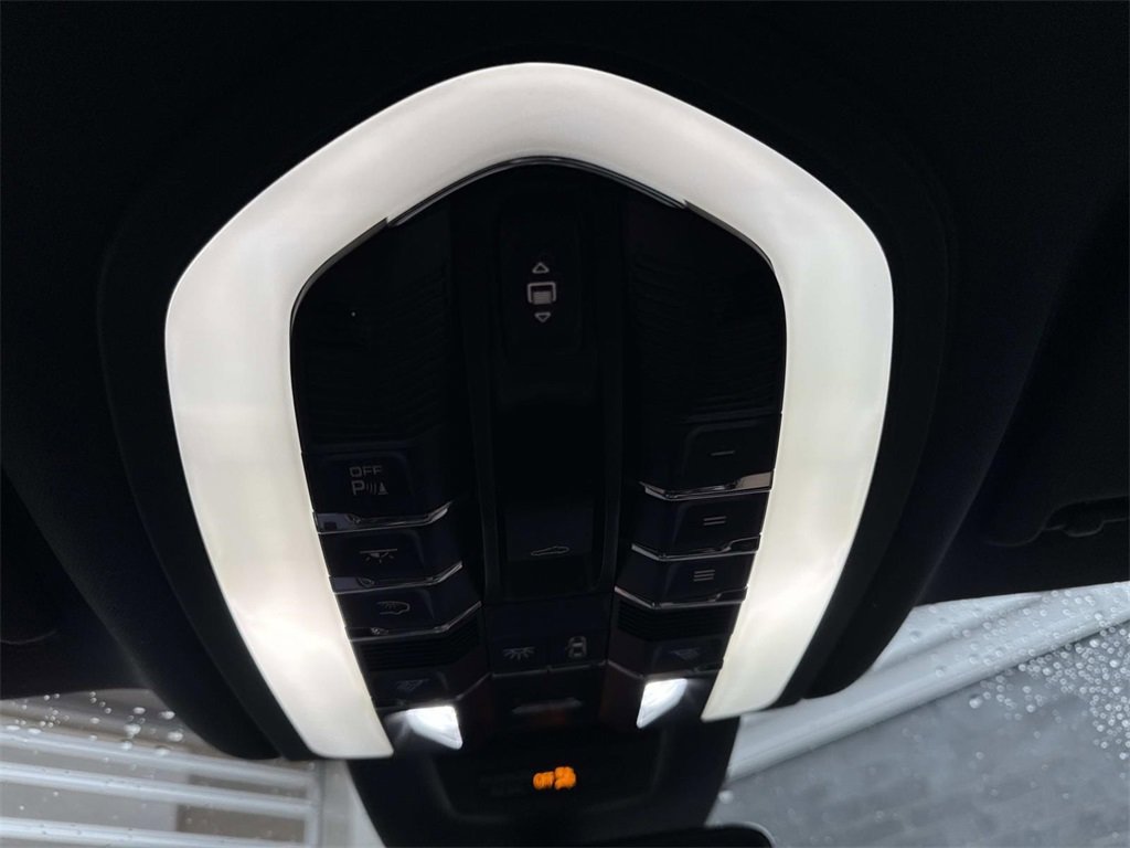 Used 2024 Porsche Macan image 21