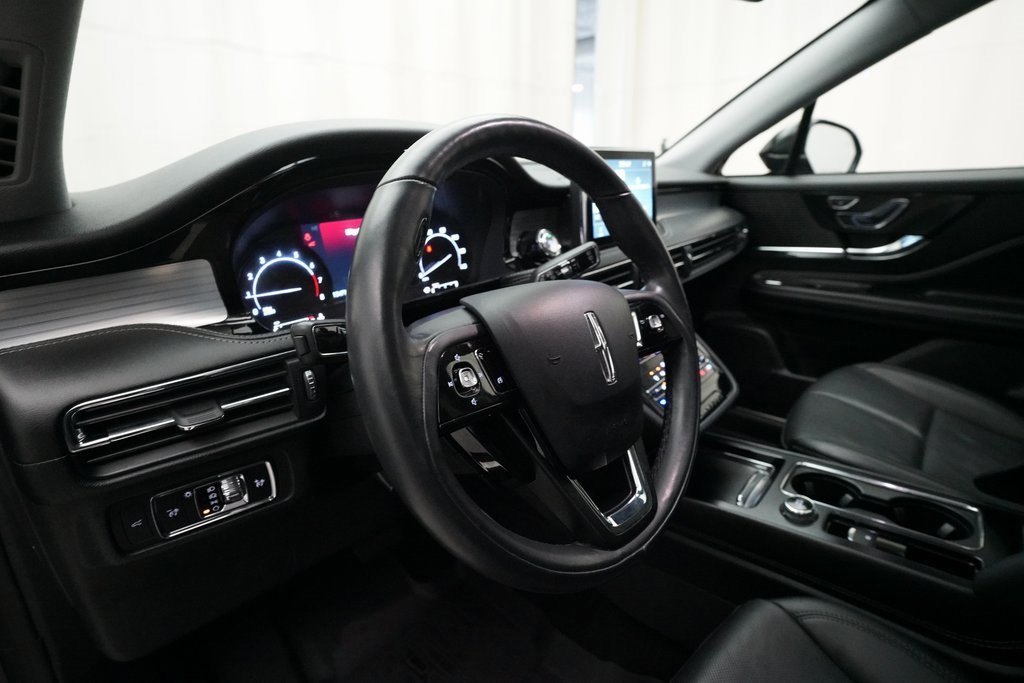 Used 2022 Lincoln Corsair AWD w/ Premium Package image 8