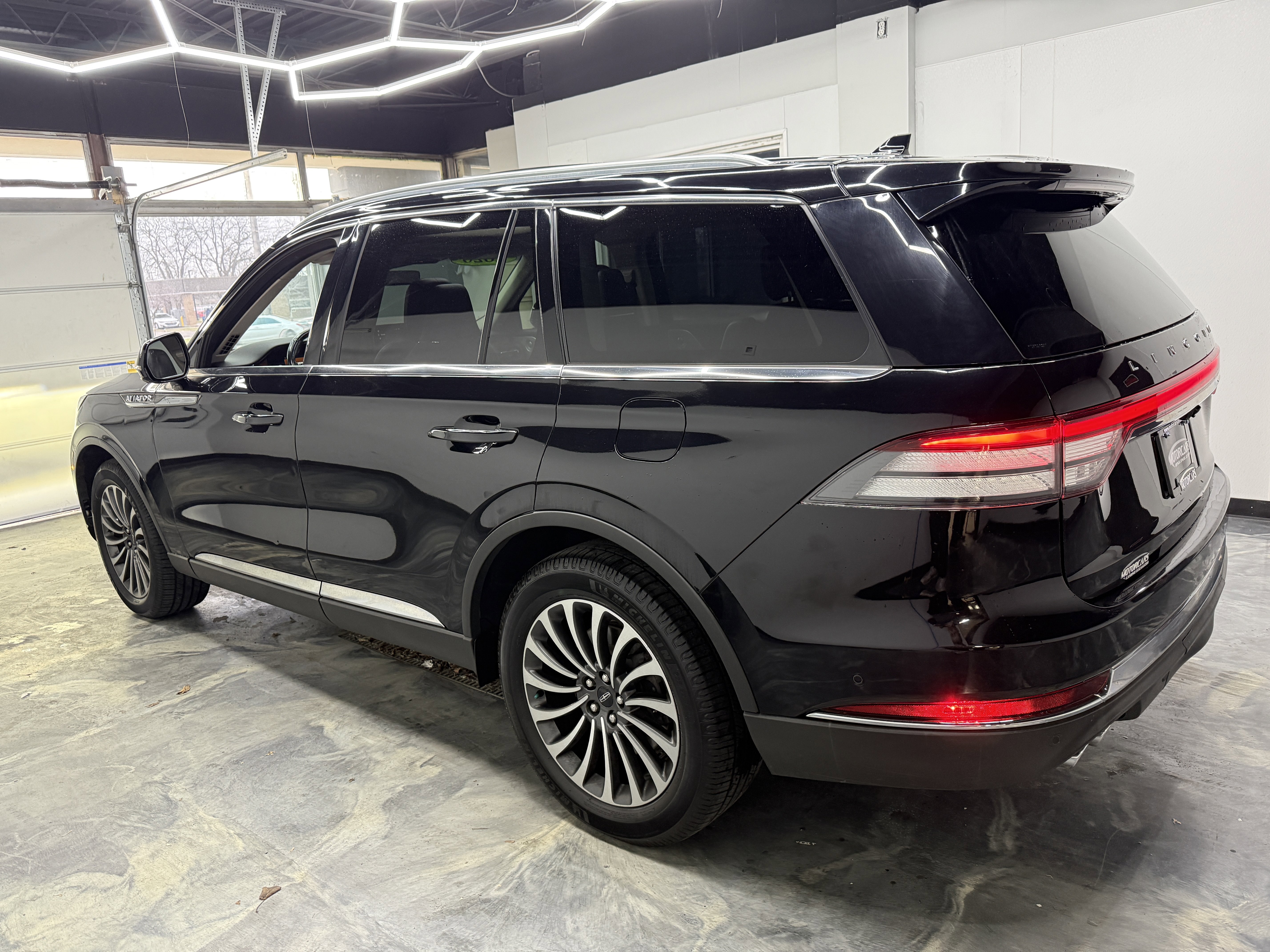 Used 2020 Lincoln Aviator Reserve w/ Equipment Group 201A image 3