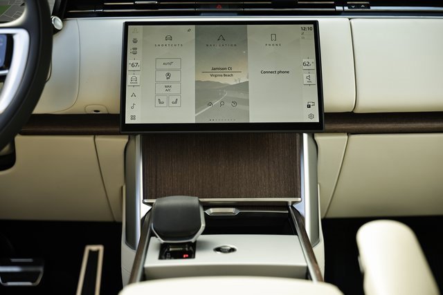 New 2025 Land Rover Range Rover SE image 37