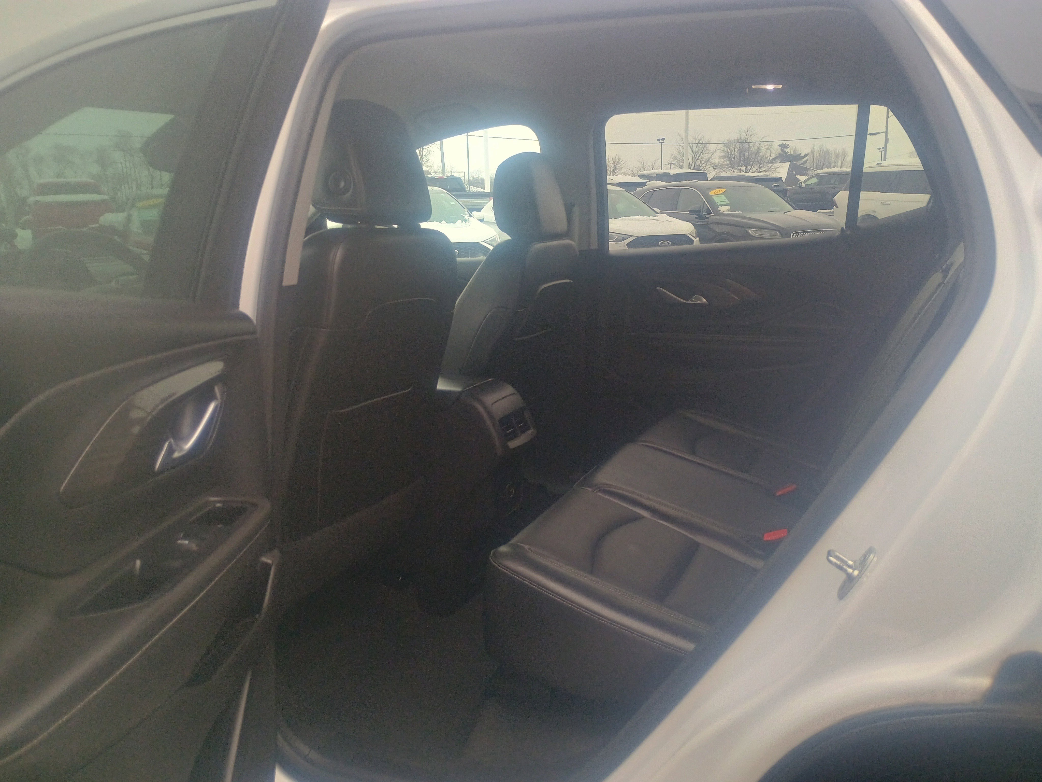 Used 2024 GMC Terrain SLT image 18