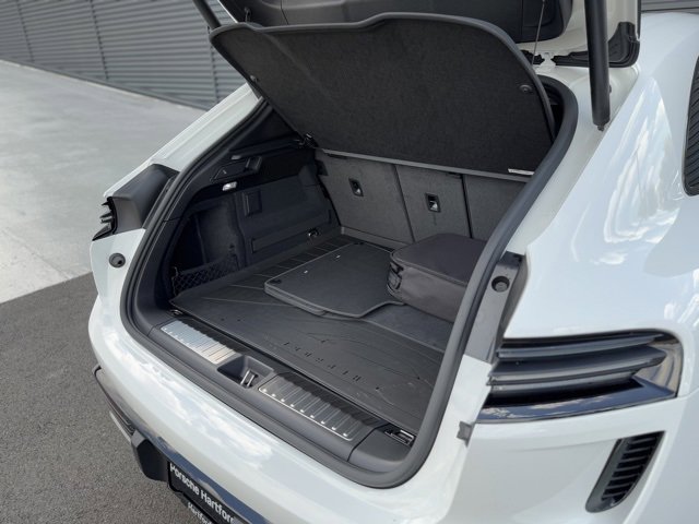 New 2025 Porsche Macan Turbo Electric image 27