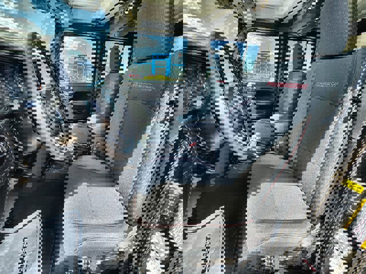 Used 2025 Jeep Wrangler Unlimited Rubicon image 18