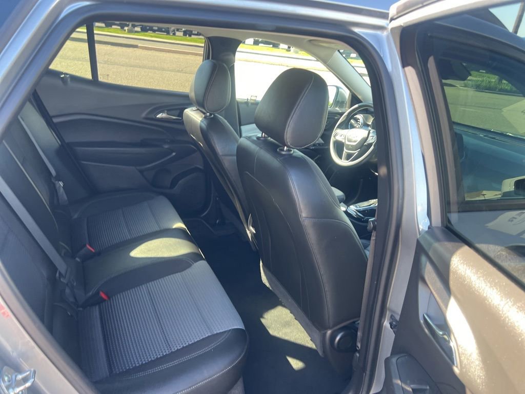 Used 2025 Chevrolet Trax LT FWD image 34