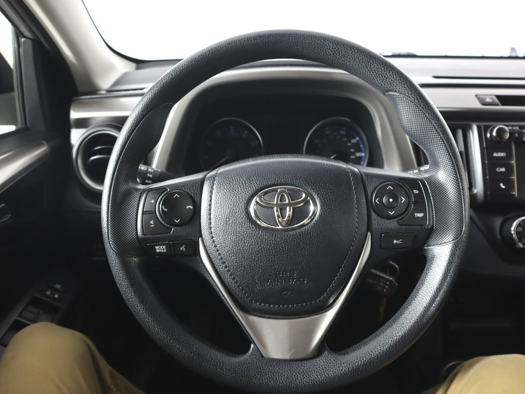 Used 2018 Toyota RAV4 LE AWD/4WD image 12
