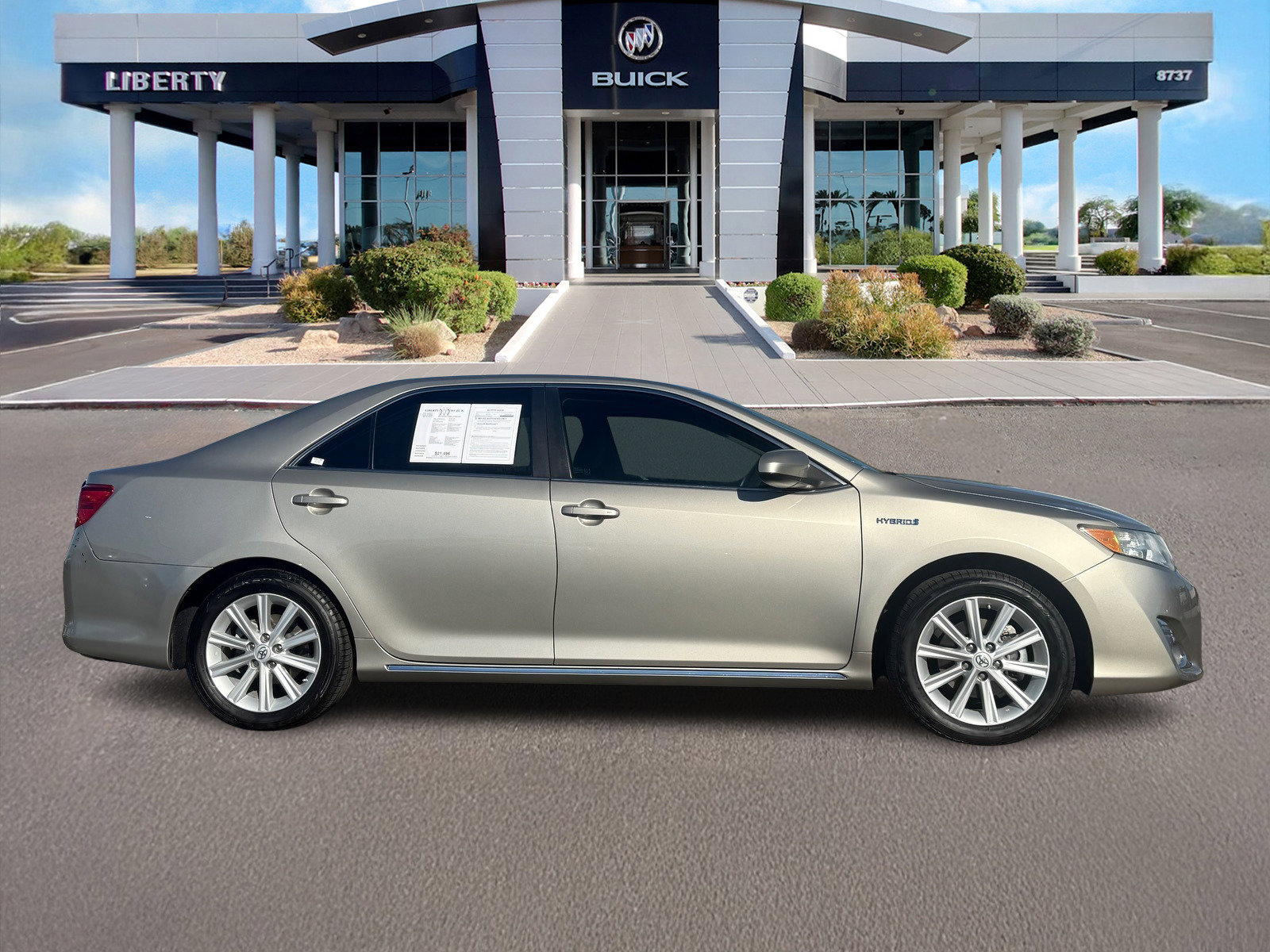 Used 2013 Toyota Camry XLE w/ Convenience Pkg image 2