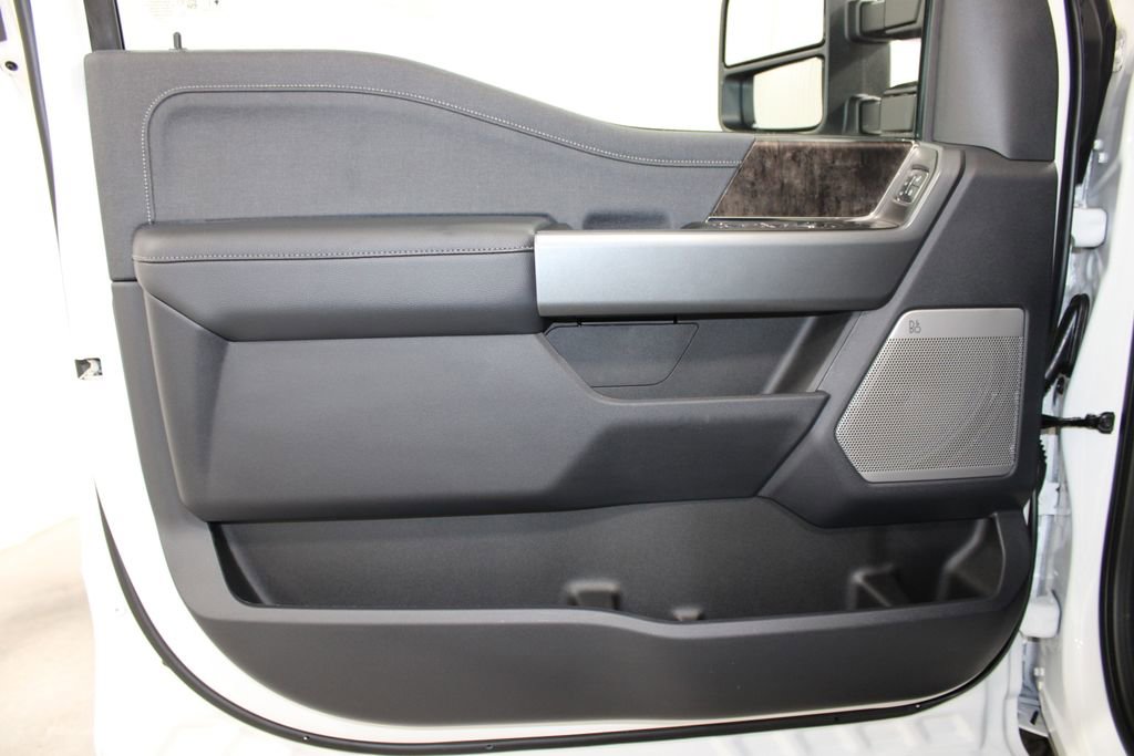 New 2026 Ford F250 Lariat w/ Black Appearance Package image 22