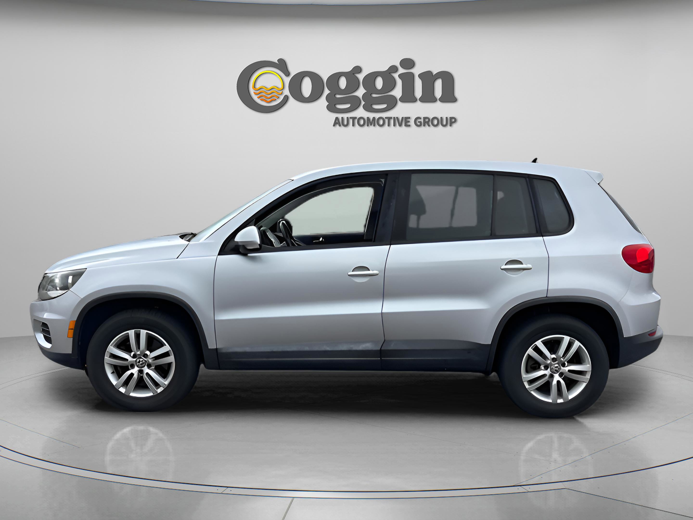 Used 2013 Volkswagen Tiguan S image 2