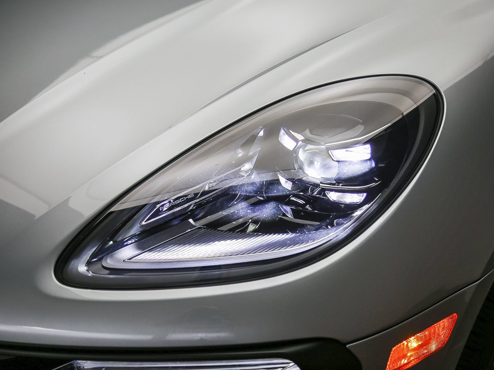 Certified 2026 Porsche Macan AWD/4WD image 11