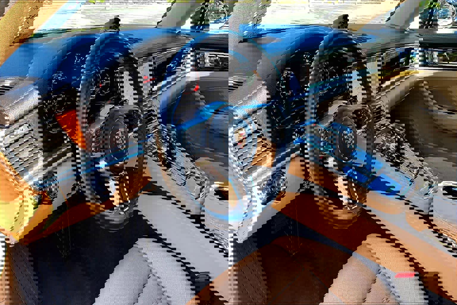 Used 2018 Porsche Panamera image 16