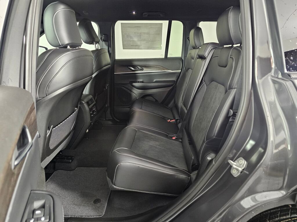 New 2026 Jeep Grand Cherokee Altitude image 34