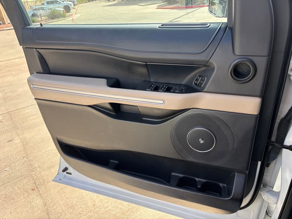 Used 2024 Ford Expedition Limited image 25